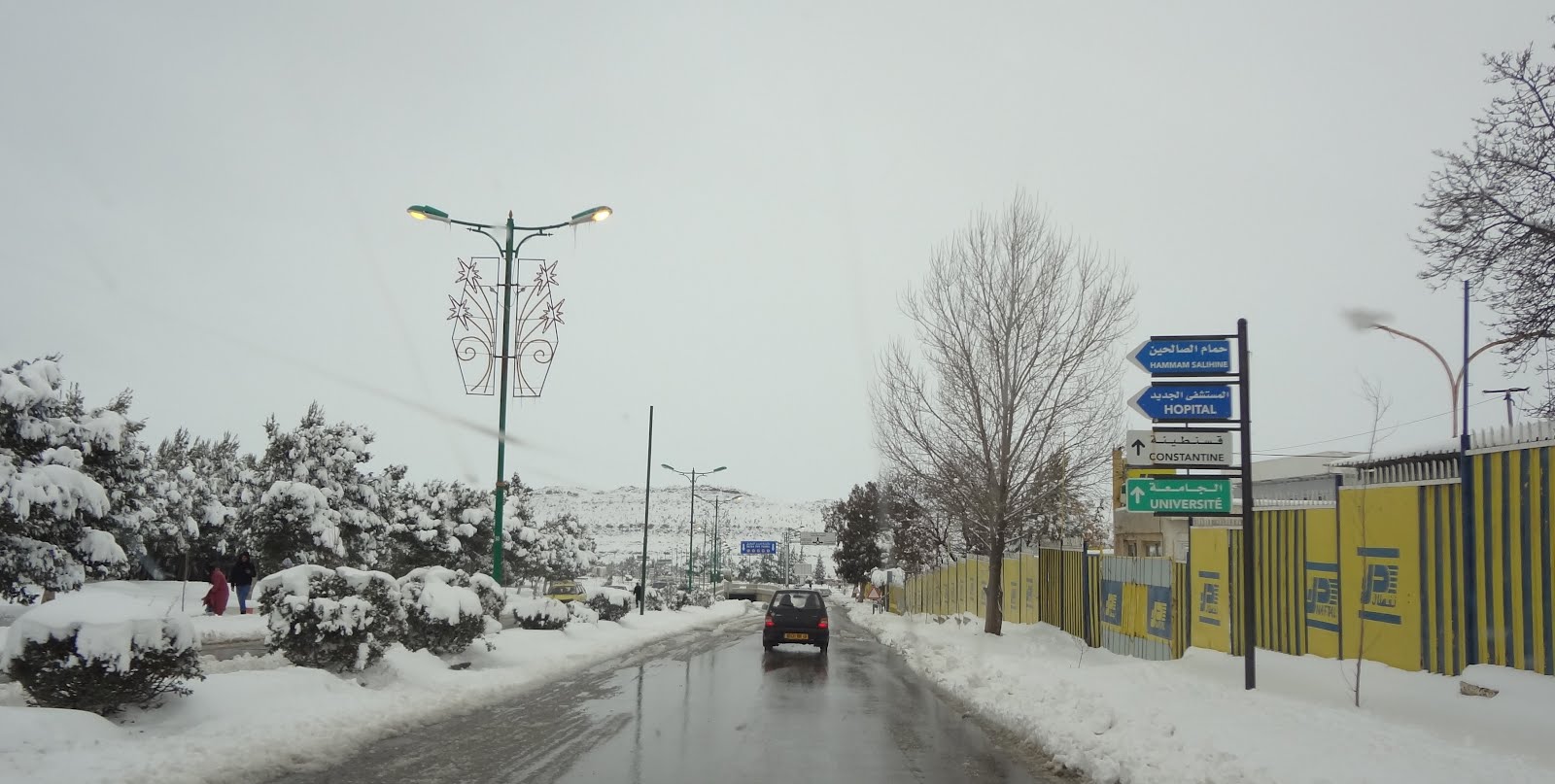 La ville de khenchela couverte de neige