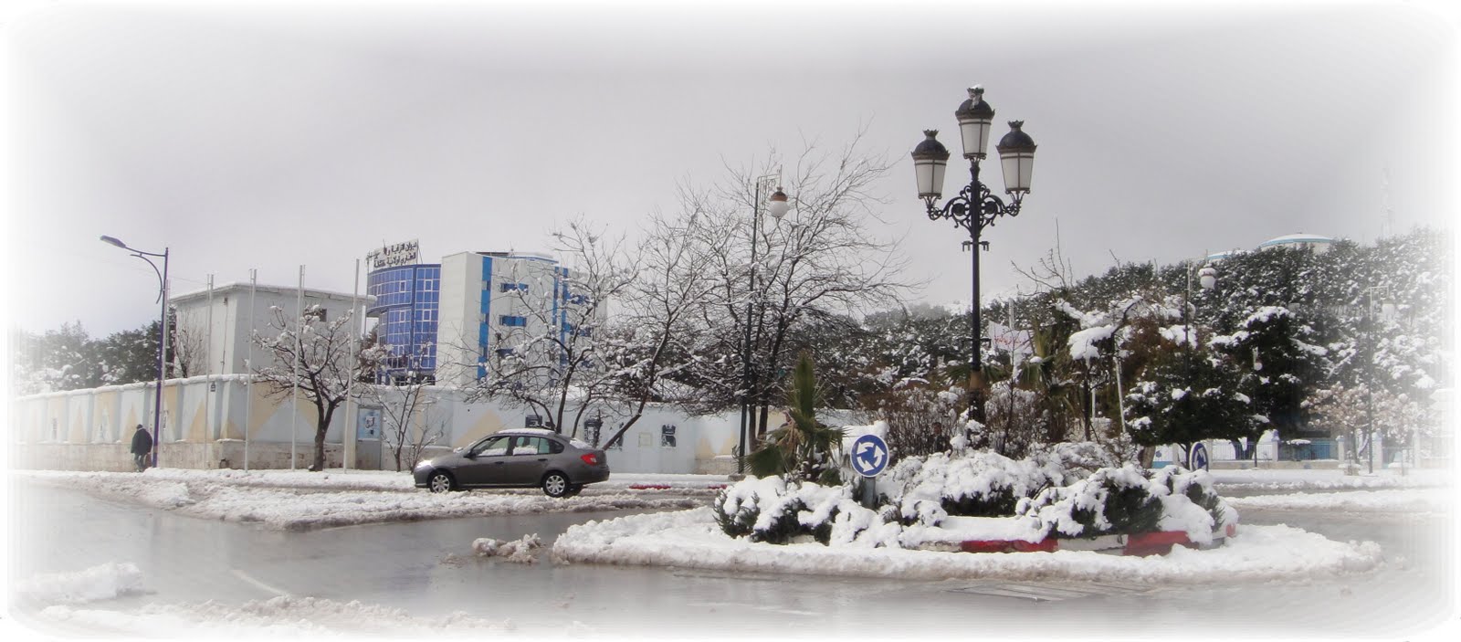 La ville de khenchela couverte de neige