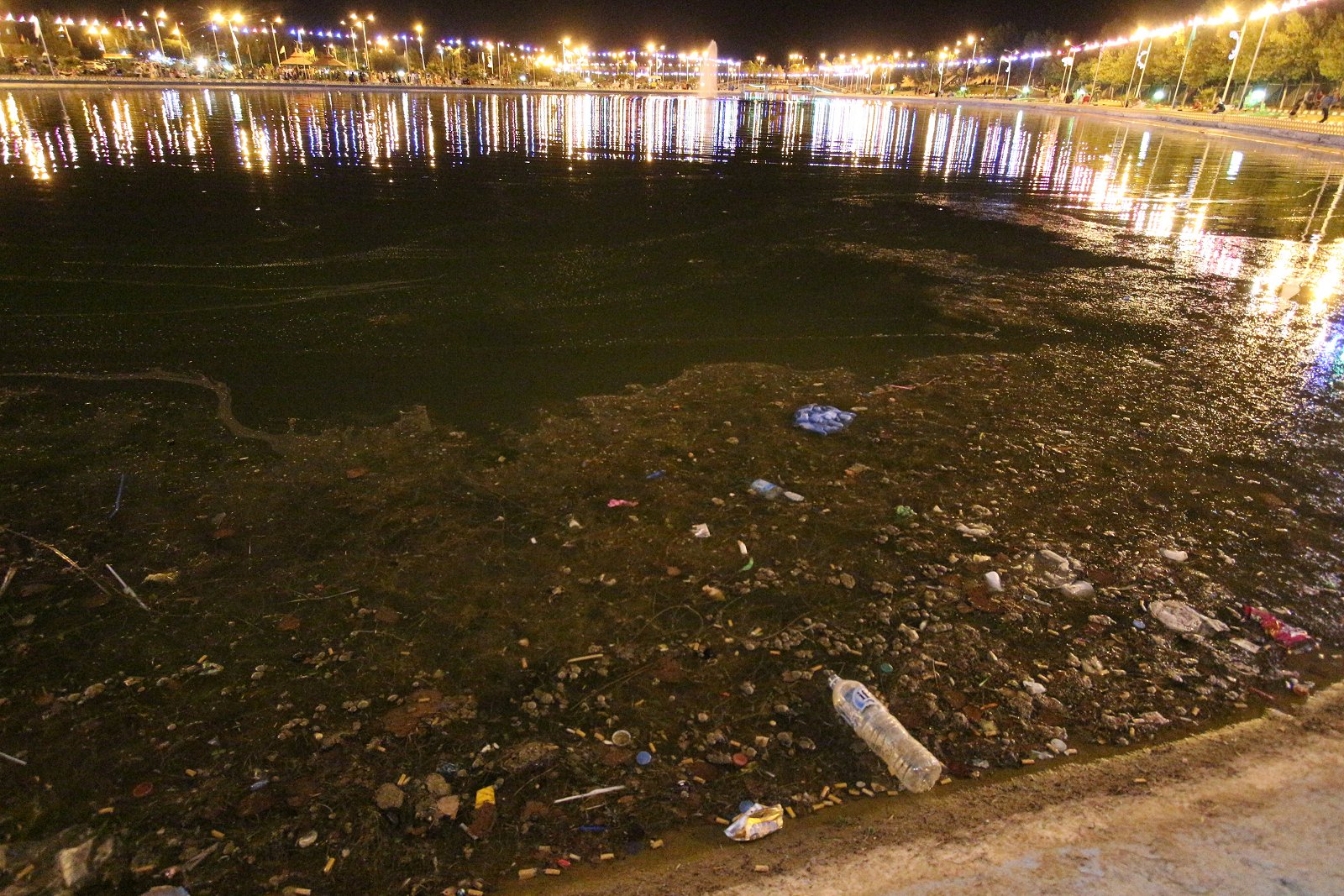 Lac artificiel de Lalla Setti, Un bouillon d'ordures ... Vive le Tourisme