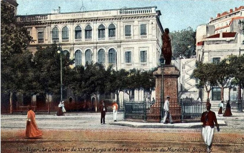 Alger, le quartier du XIXe régiment , staut de Bugeaud. Ancienne photo d'Alger