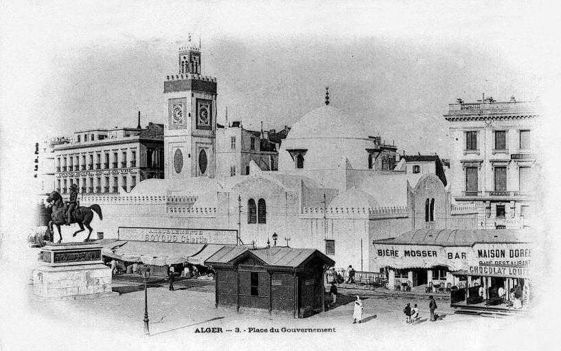 Ancienne photo d'Alger  Place du Gouvernement