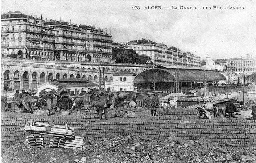 Ancienne photo d'Alger  La Gare et les Boulevards