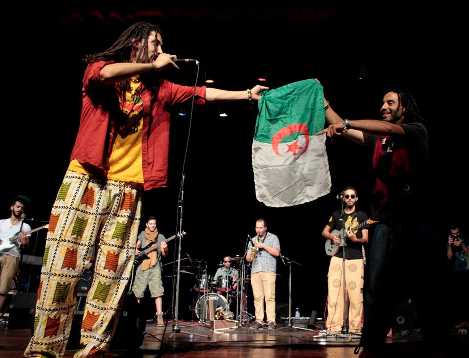 صورة فرقة ديموقراطوز