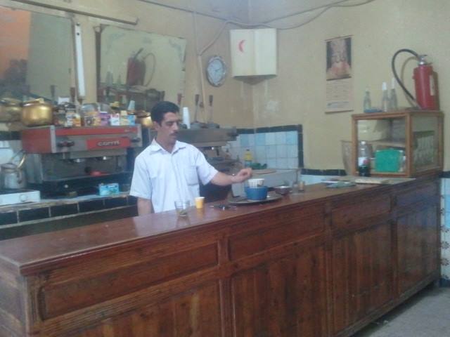 مقهى الحاج لوصيف الكائنة وسط قرية يابوس