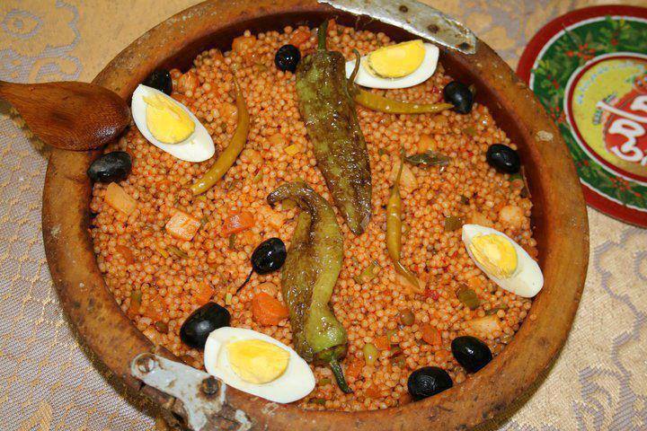 هذا الطبق يسمى عندنا بولاية خنشلة بصفة خاصة وعند الشاوية بصفة عامة بالعيش.