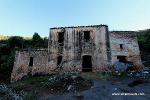 Ancienne ferme abandonnée au lieu Sidi Abdellah El Baal