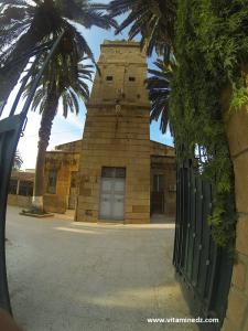 Porte de la mosquée aux 100 colonnes