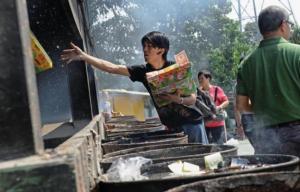 Planète - Pollution de l'air: Pékin interdit les incinérations de vêtements