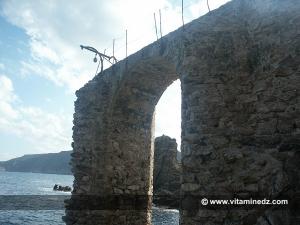 Skikda, petit port de l\'île de Srigina en septembre 2005