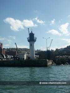 Skikda, le port, phare vert