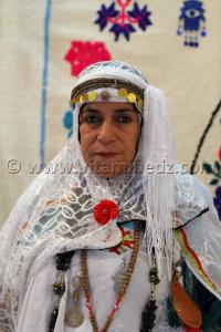 Femme de Djelfa au Salon National du Tapis à partir du 16 Novembre 2014 de Tlemcen
