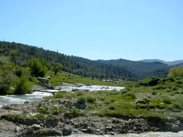 وقفة امام منظر طبيعي بيابوس ولاية خنشلة