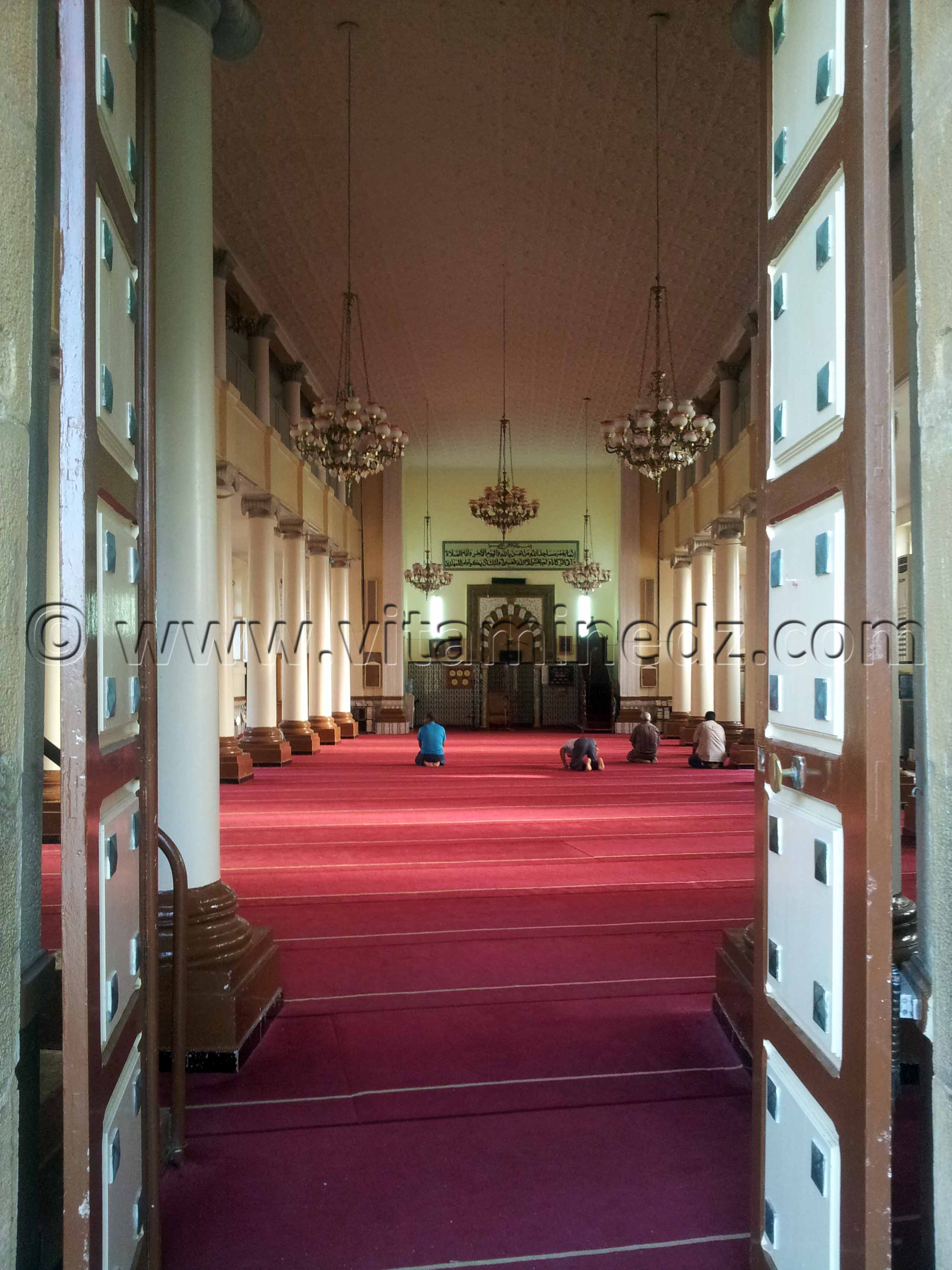 Interieur de la mosquée aux cent colonnes de Cherchell (Caesarée)