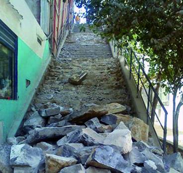 Constantine - Démolition des escaliers reliant le coudiat à la rue Abane:  Jusqu’au bout du massacre