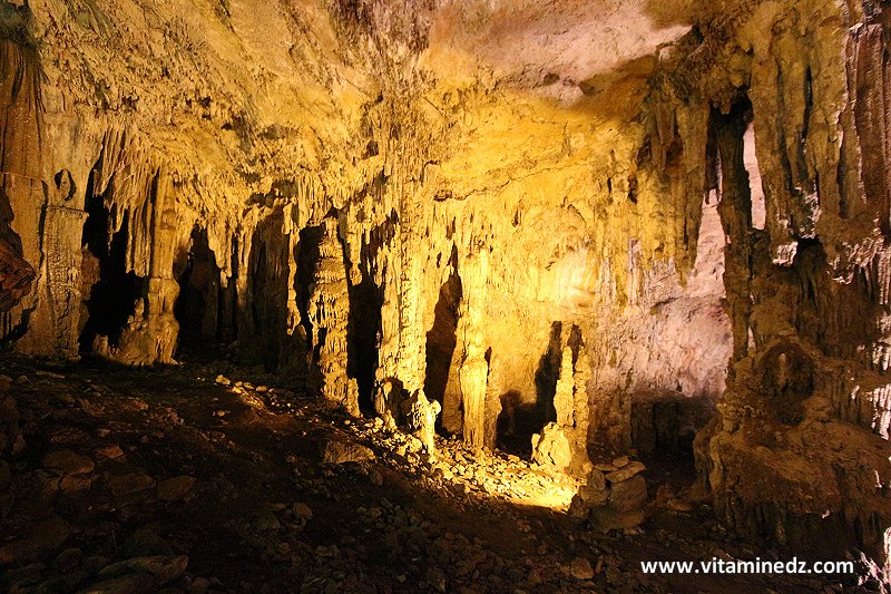 Accès difficile Les Grottes féeriques des Beni Add à ain Fezza, Tlemcen.