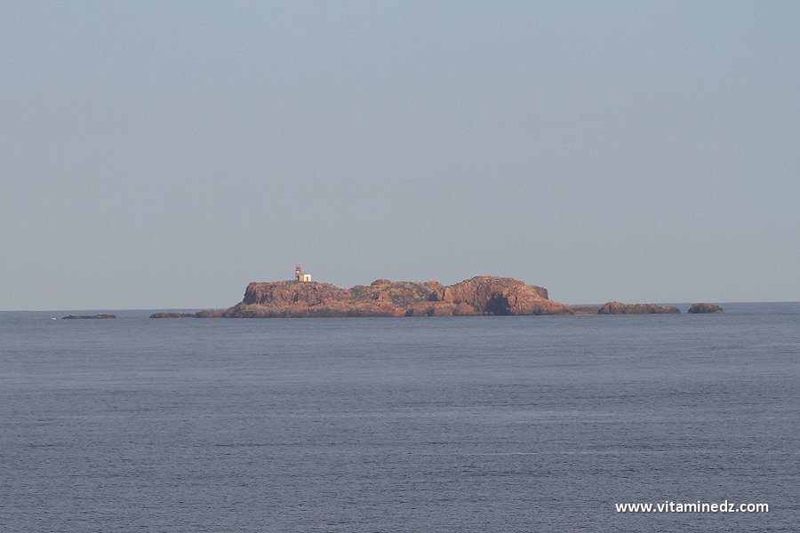 L'île Plane avec son phare