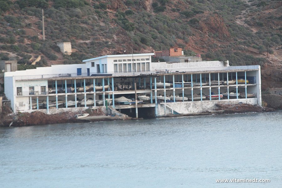 Cap falcon, avec ses barques stationnées sur étages