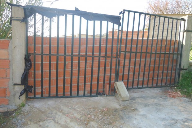 Le mur érigé empêche les autres propriétaires de rejoindre leurs domiciles:  Un accès commun obstrué par une “autorisation” de l’APC de Bouzaréah