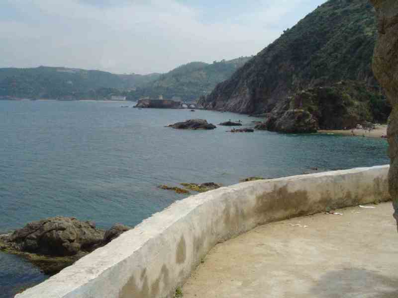 Skikda (Philippeville)  ilot des Singesvers la plage miramar