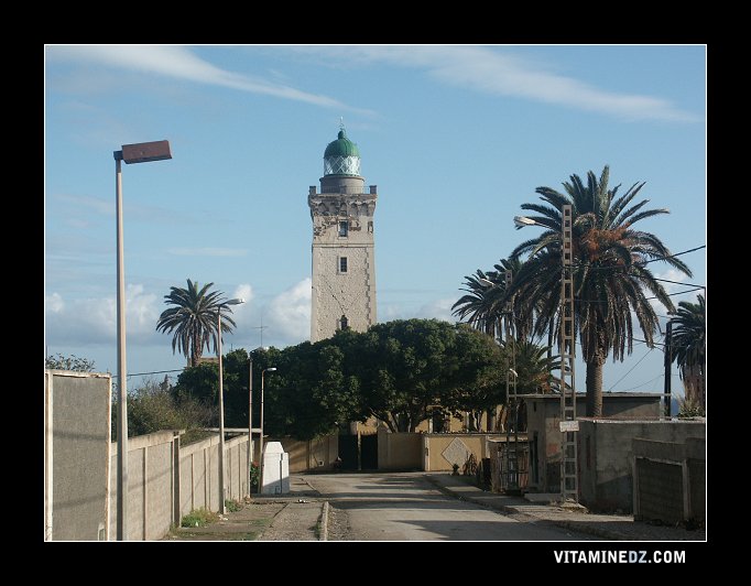 Le Grand Phare de Dellys (Cap Bengut) Photo 17 Septembre 2005, 2 années après le tremblement de Terre de Boumerdes