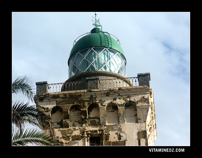 Le Grand Phare de Dellys (Cap Bengut) Photo 17 Septembre 2005, 2 années après le tremblement de Terre de Boumerdes