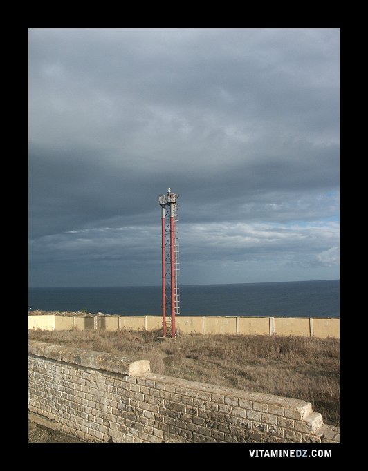 Balise provisoire au Grand Phare de Dellys (Cap Bengut) Photo 17 Septembre 2005