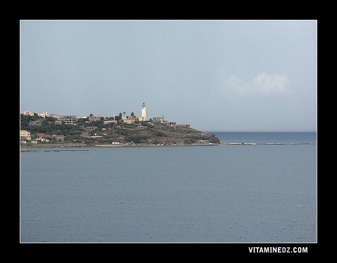 Le Cap Bengut Grand Phare de Dellys (Cap Bengut) Photo 17 Septembre 2005, 2 années après le tremblement de Terre de Boumerdes