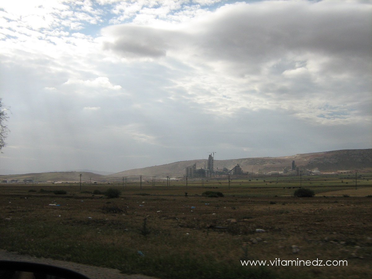 Cimenterie de Oggaz avant son rachat par Lafarge