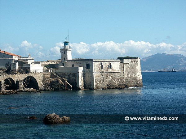 Skikda Phare Molot (Ilot des singes)