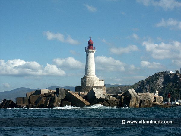 Skikda, Phare du port de Skikda en septembre 2005