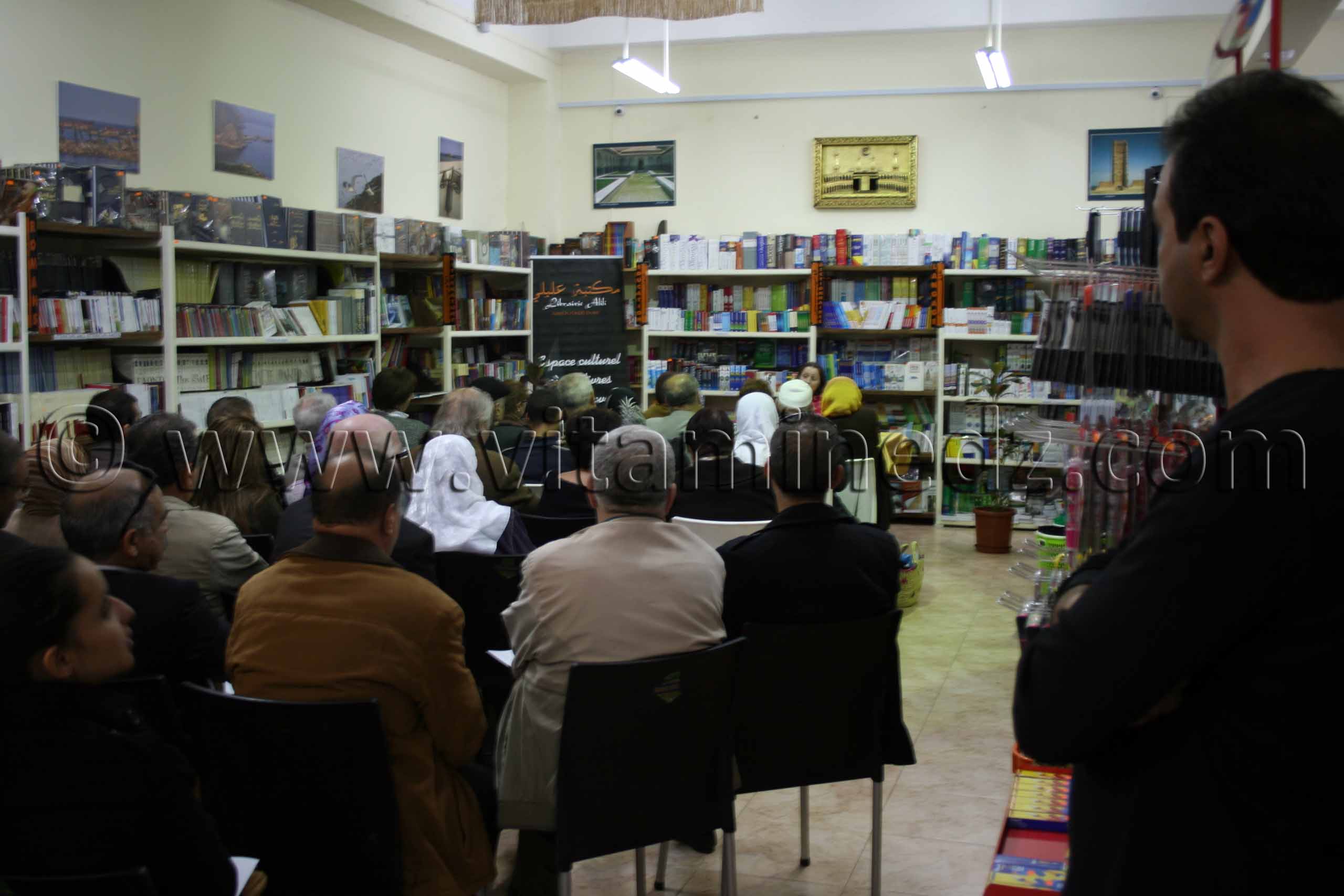 Conférence d'Annick Zennaki sur son livre «Méditerranée, rêve d’impossible? » Itinéraire d’un brillant intellectuel tlemcenien Abdelaziz Zenagui à la librairie Alili (Tlemcen)