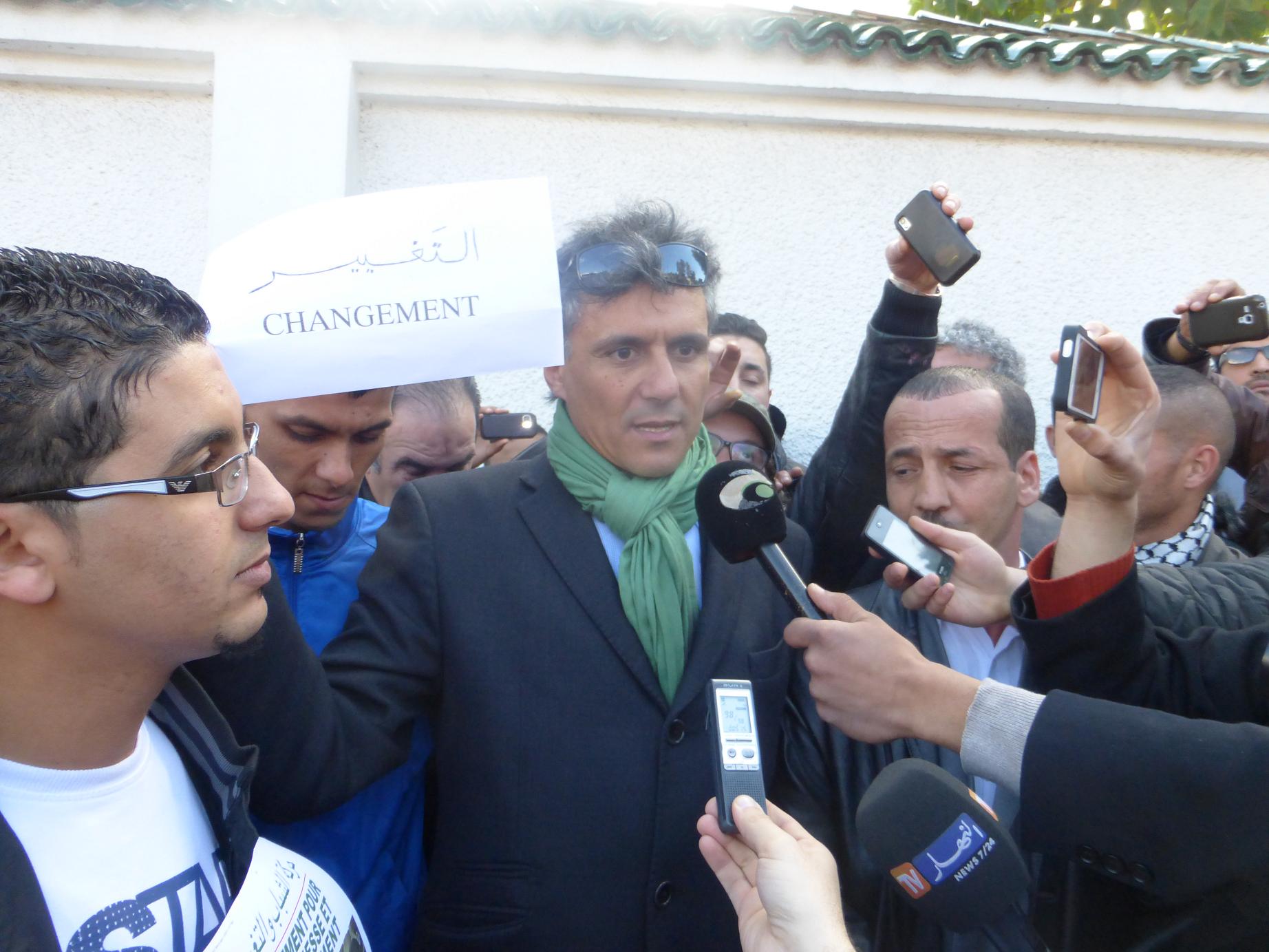Algérie - Malgré les interpellations de la police:  Rachid Nekkaz poursuit sa «marche pour le changement»