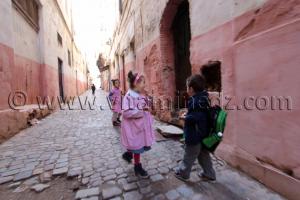 Enfants dans les ruelles de la Casbah d\'Alger