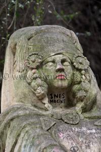 Pillage des Sculptures d\'Emile Gaudissar au Jardin d\'Assai du Hamma, Alger