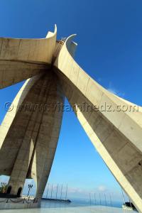 Le Mémorial du martyr est situé sur les hauteurs d\'Alger
