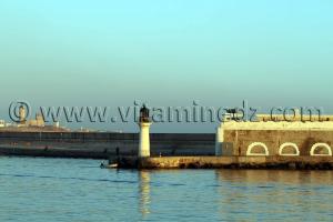 Phare du port de l\'amirauté photo du Ferry, Alger Port vers La Madrague