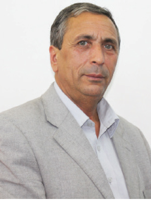 Algérie - Akli Moussouni. Ingénieur agronome et expert en développement:  L’huile d’olive, censée devenir un produit de large consommation comme partout ailleurs, reste un produit douteux et de luxe