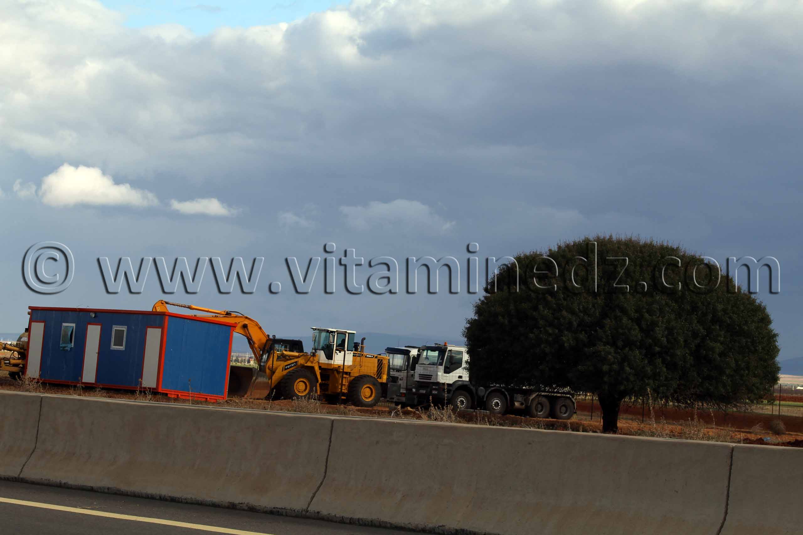 Et un autre projet aux abords de l'autoroute Est Ouest