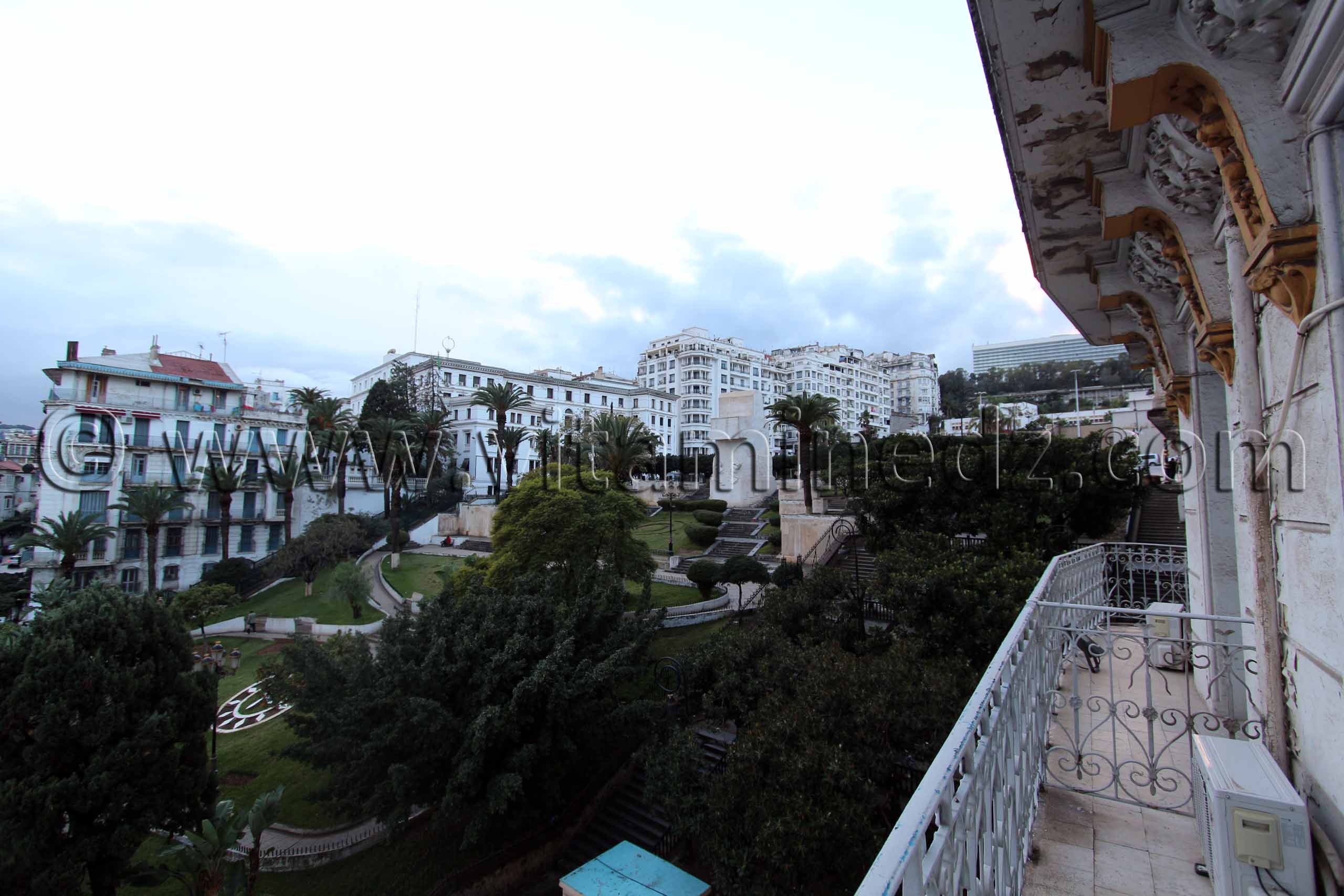 Vue de Hôtel Albert 1er, Avenue Pasteur sur parc de l'horloge florale