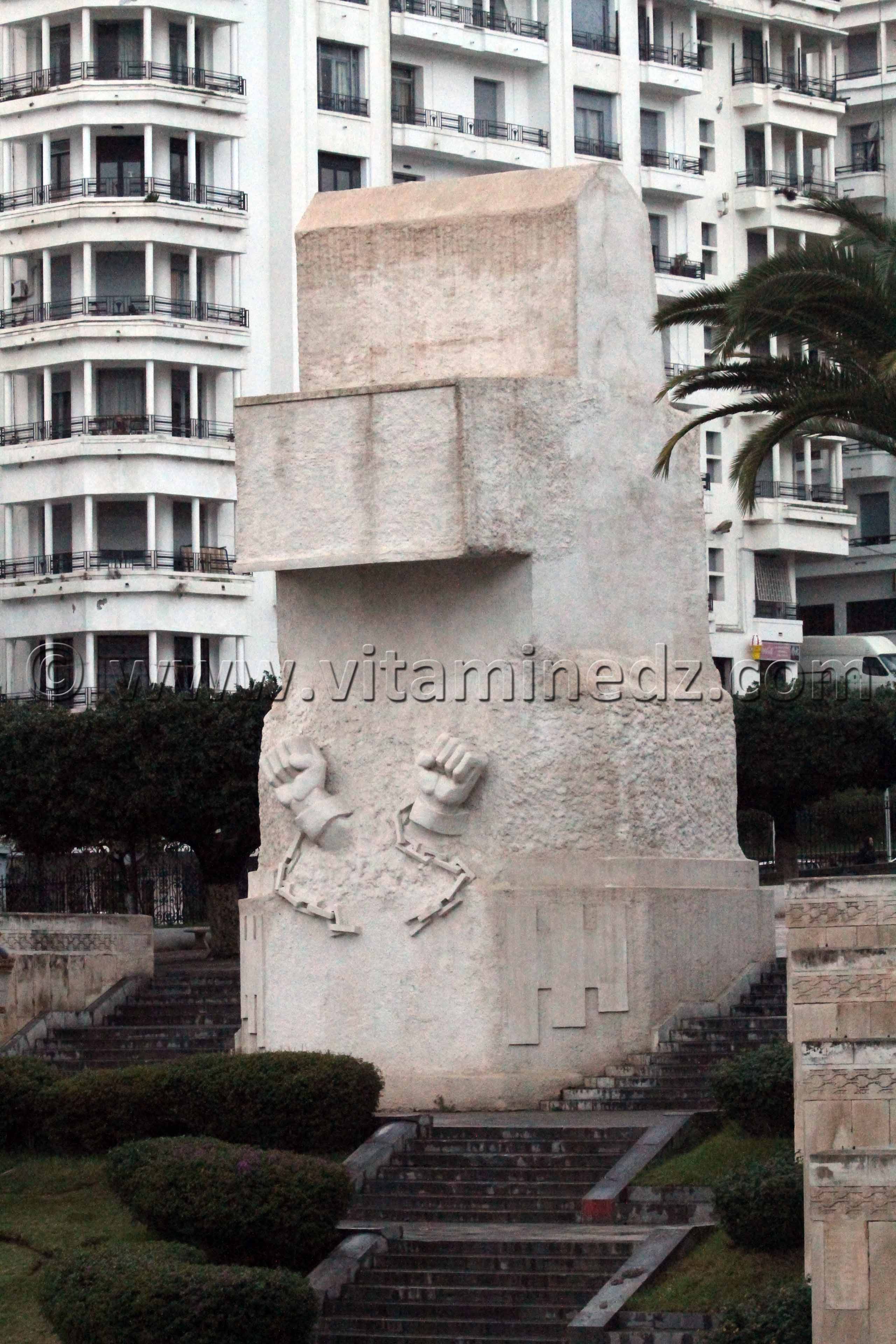 Jardin de l'horloge florale à Alger oeuvre d'Issiakhem