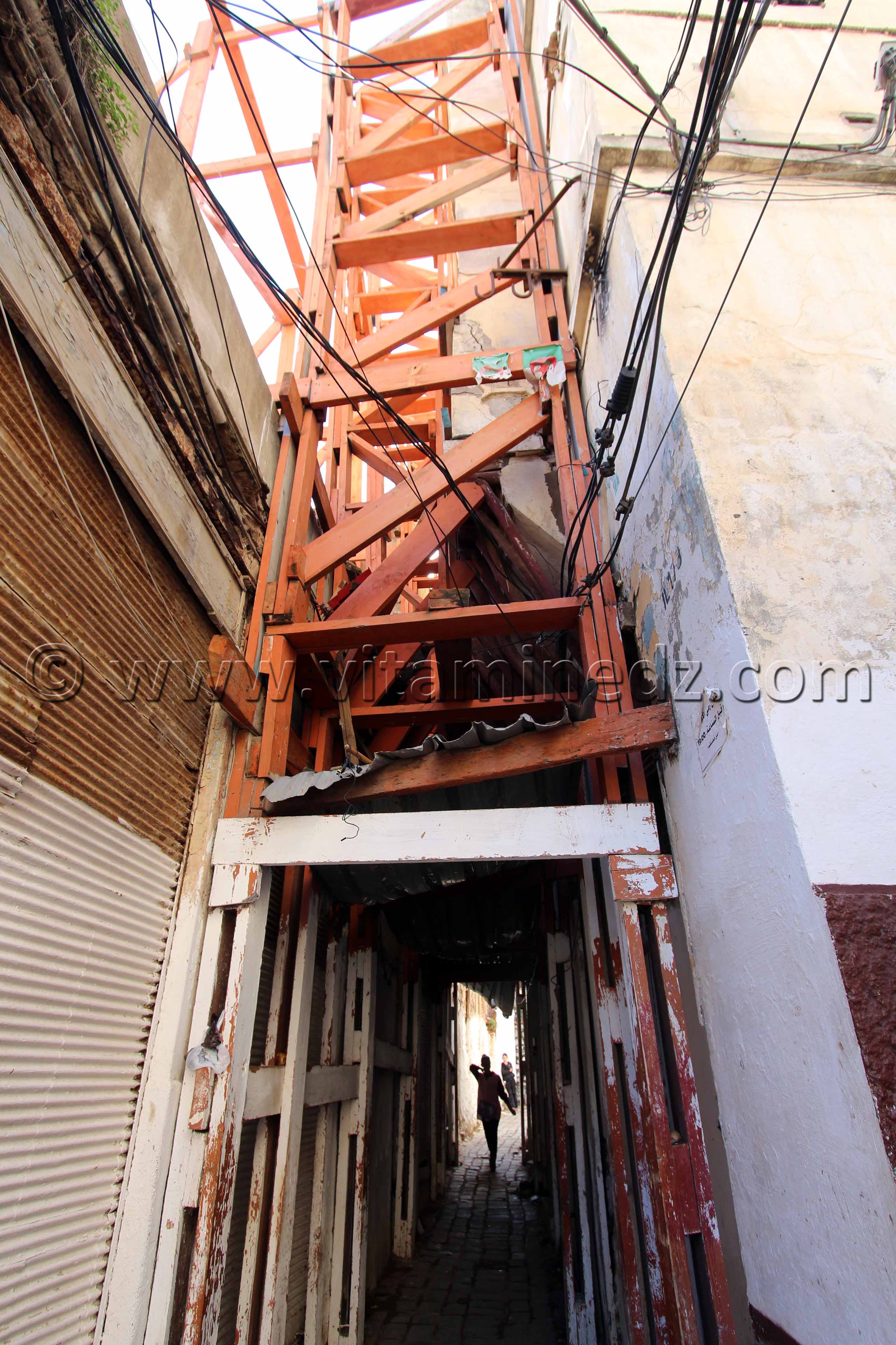 Echafaudage de soutien aux rues de la Casbah d'Alger, Patrimoine immobilier en voie de dispartition