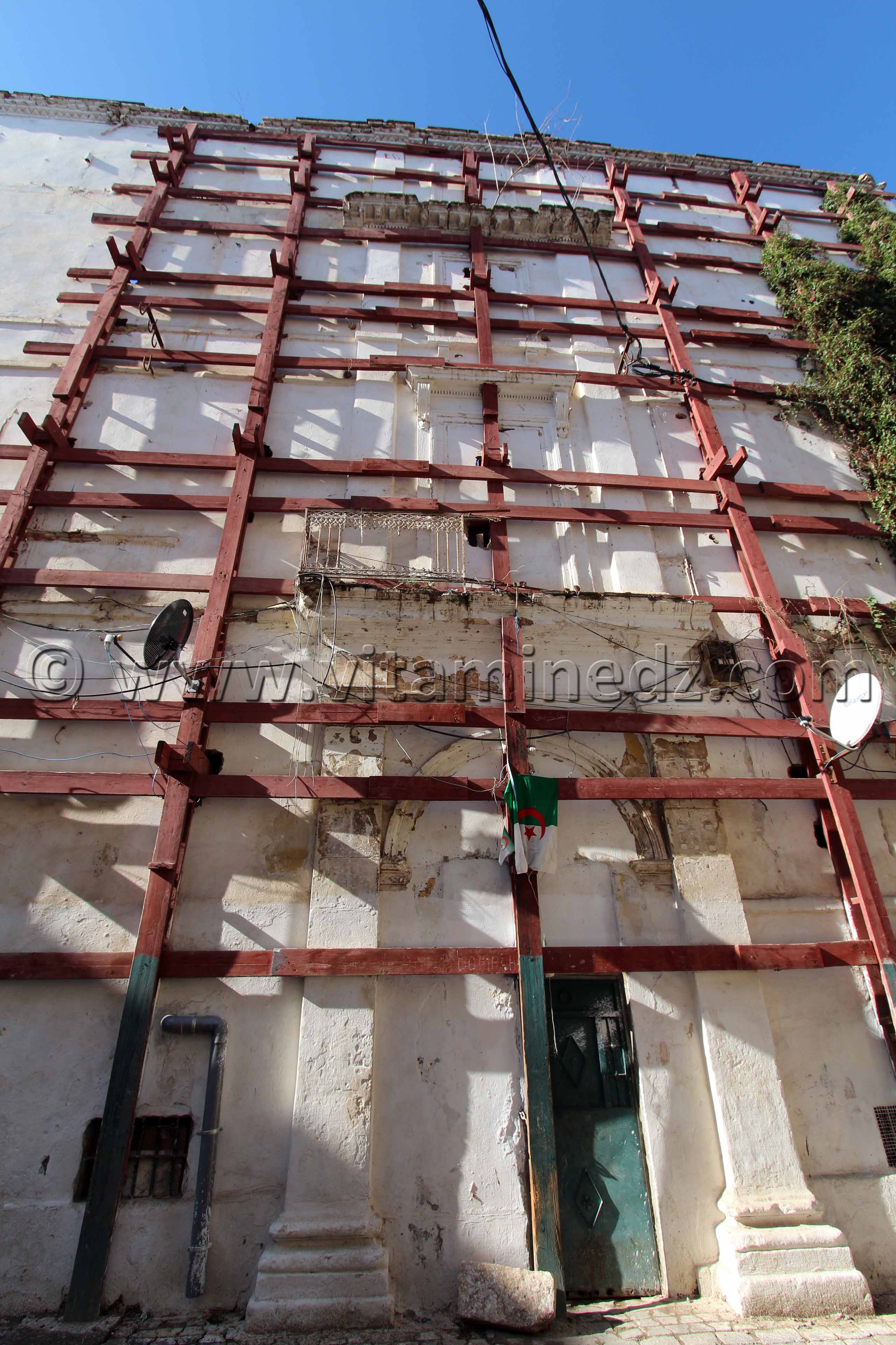 Edifice maintenu par des cales Casbah d'Alger, Patrimoine immobilier en voie de dispartition
