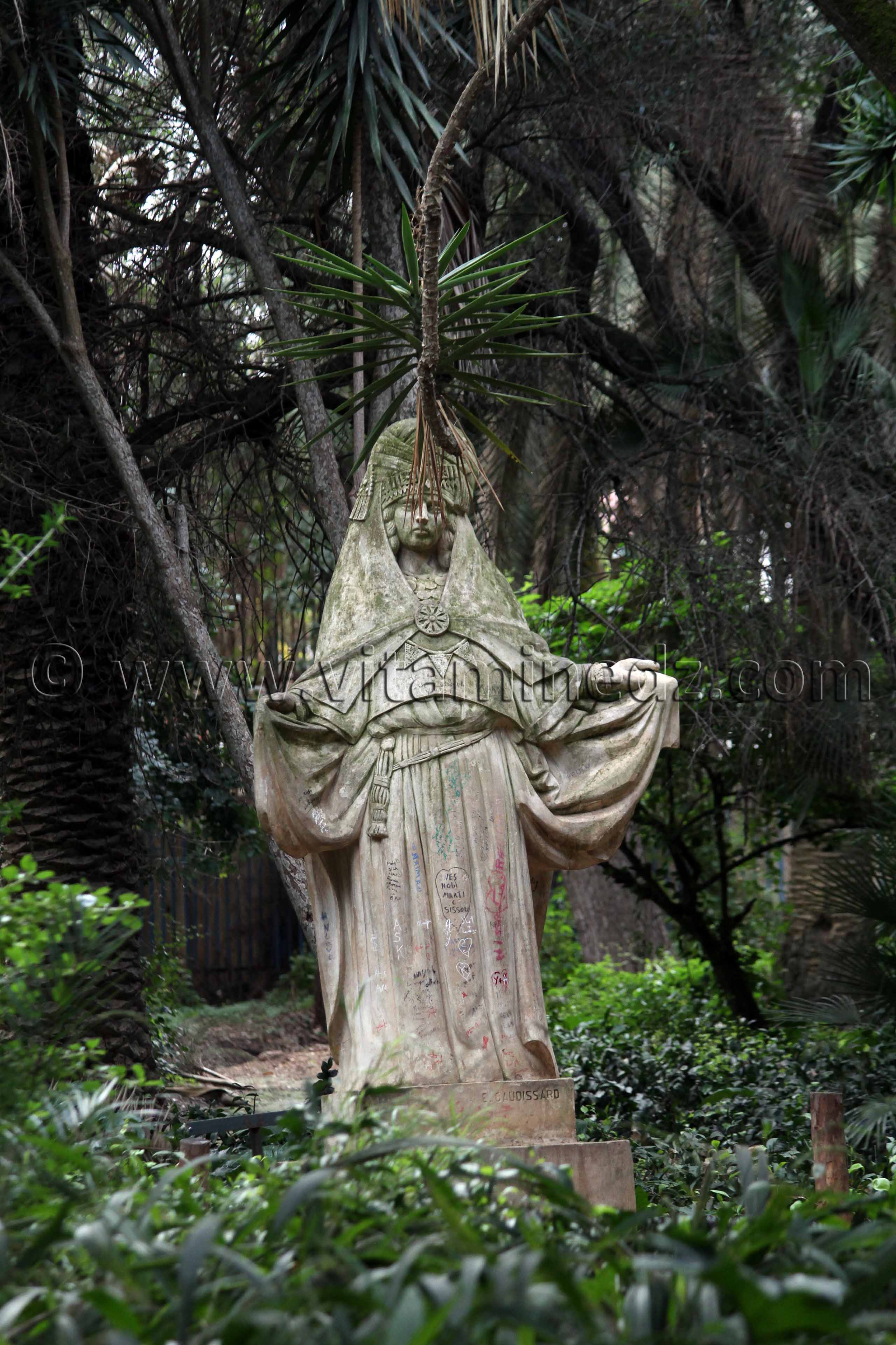 Chaouia Sculptures d'Emile Gaudissar au Jardin d'Assai du Hamma, Alger