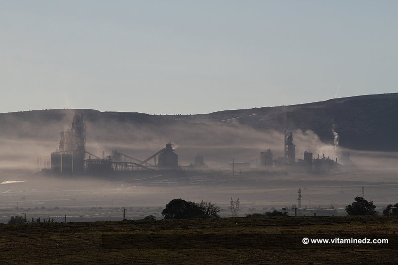Cimenterie Lafarge de Oggaz, Brume et pollution