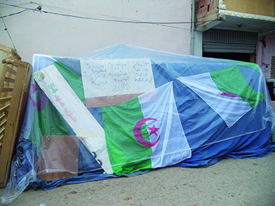 Saïda -  Expulsée, une famille survit dans une tente