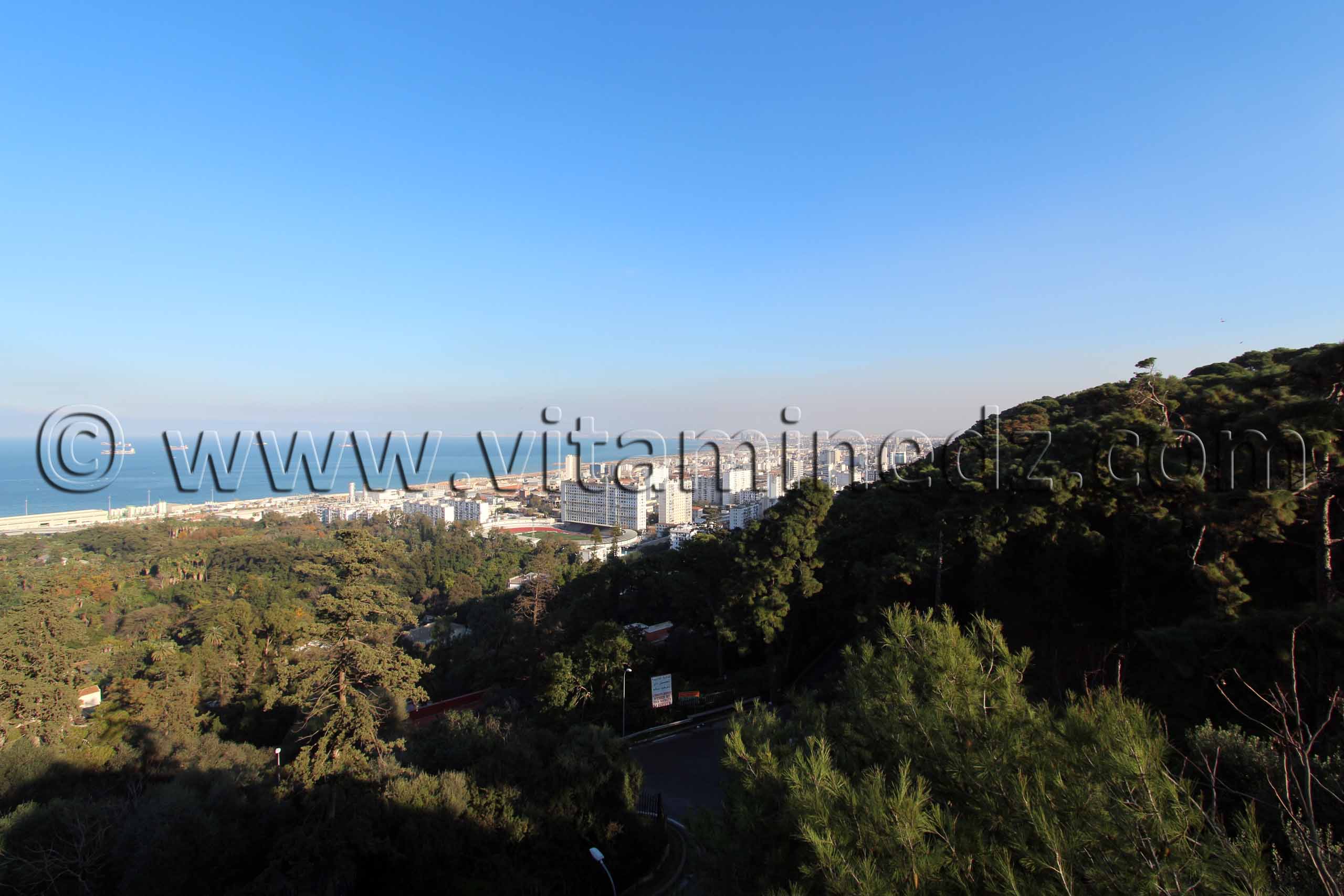 Alger, Hussein Dey vue de Makam Echahid