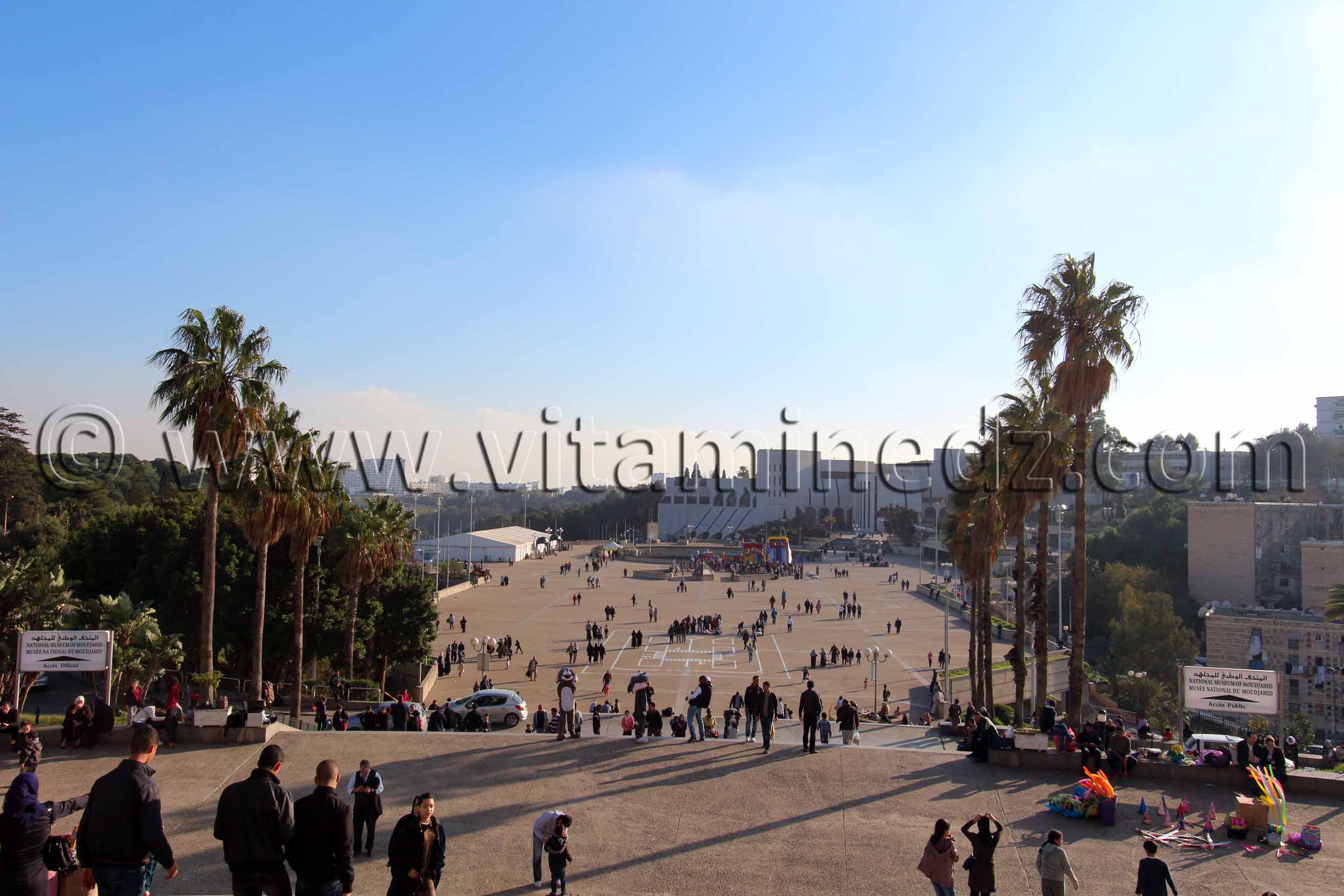 Makam Echahid  et l'esplanade de Ryadh El Feth à Alger