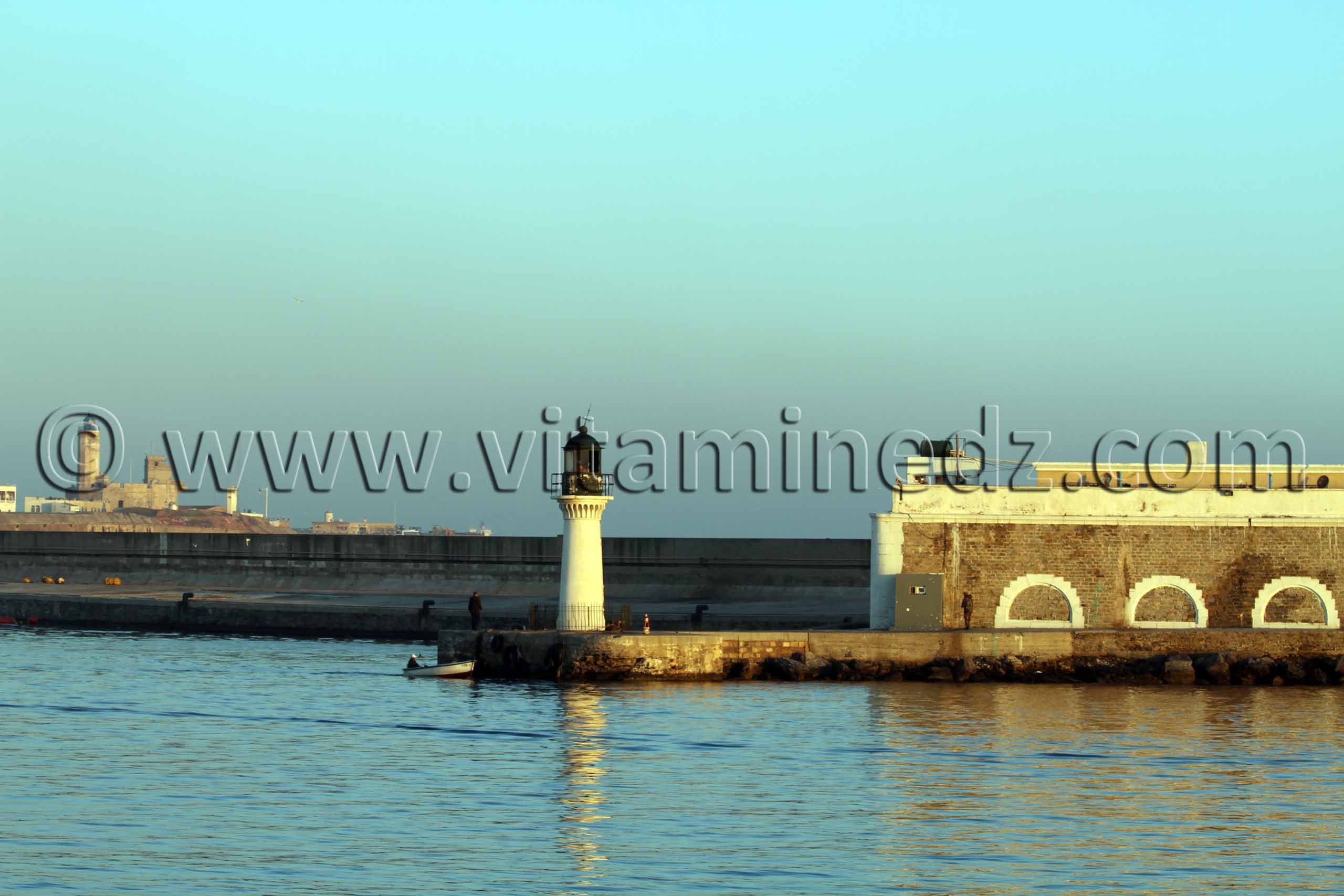 Phare du port de l'amirauté photo du Ferry, Alger Port vers La Madrague