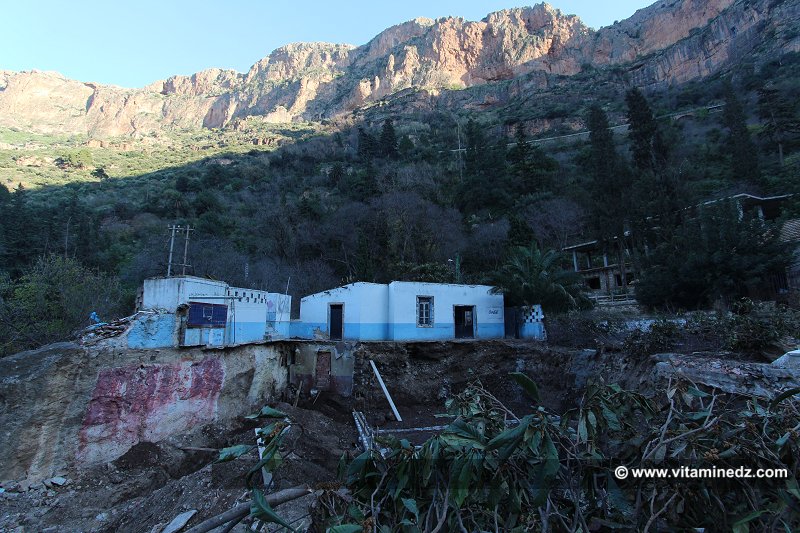 Un restaurant détruit ... à El Ourit