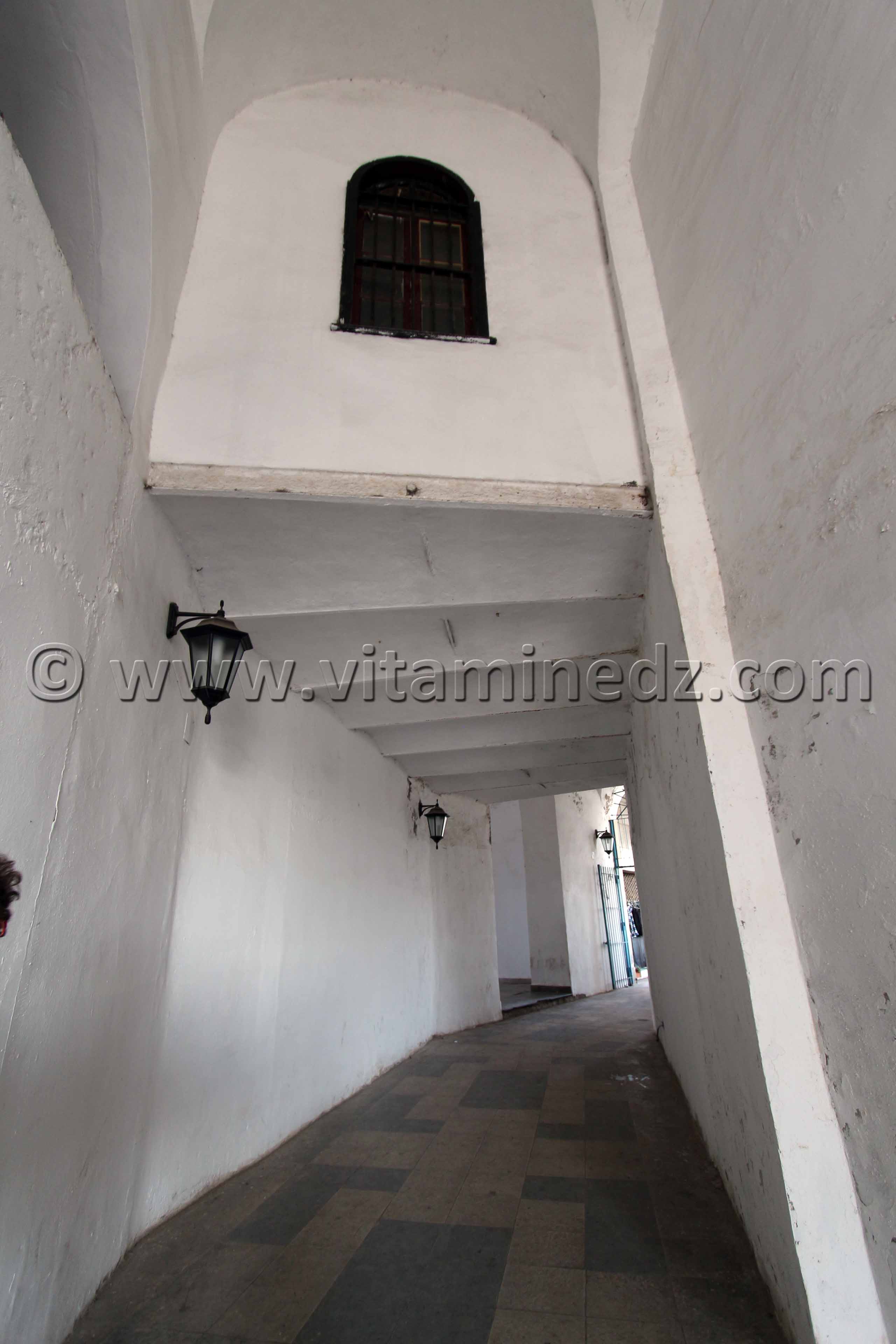 Alger, Escalier menant du port de pêche vers le Bd Che Guevara